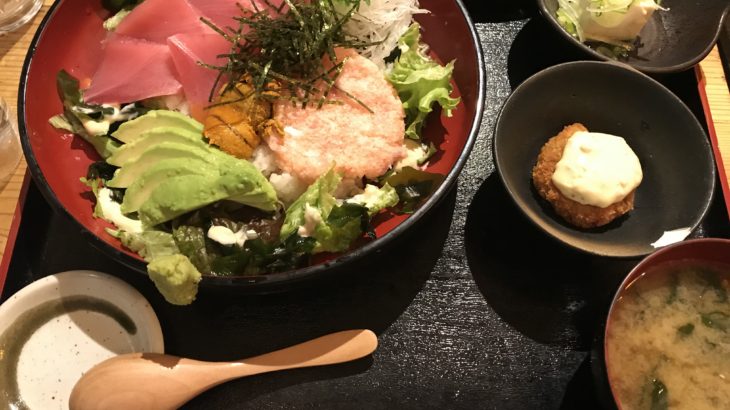 アボカドとまぐろとうにの海鮮丼@どまんなかin赤坂